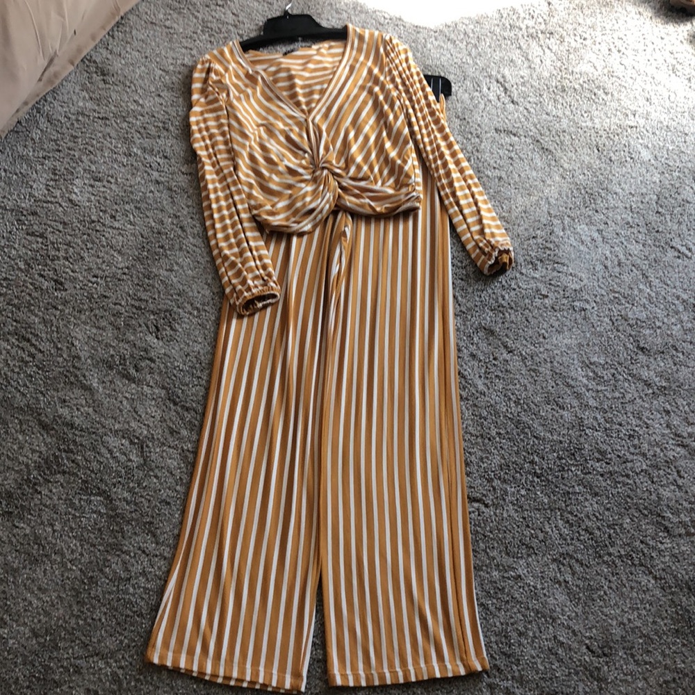 🆕Always a Staple Always a Classic Stripes! Butter/Ivory 2pc! Elastic waist! M